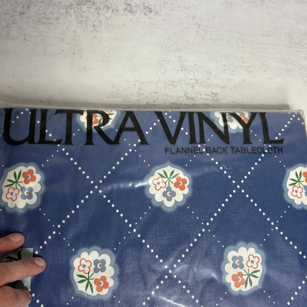 VTG Town & Country Linen Vinyl Tablecloth 52x90 Oblong Flannel Back Blue Floral